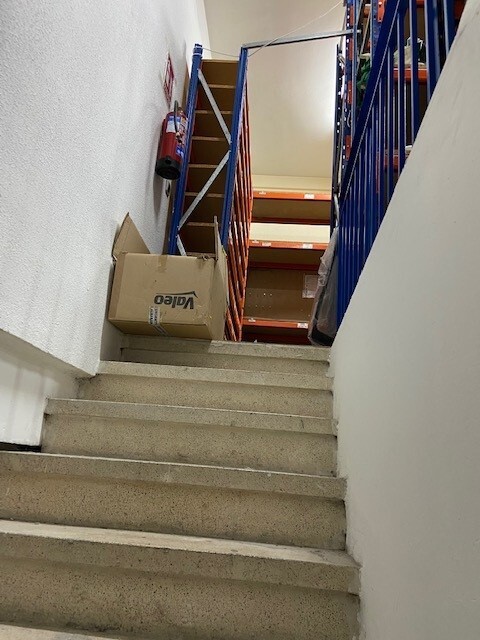 ESCALERAS DE ENTRADA SOTANO.jpg